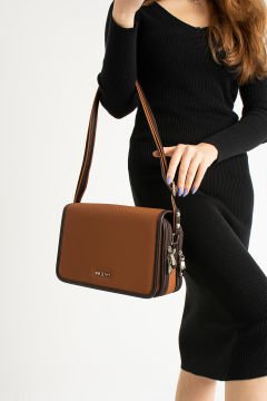 Sellini Çok Cepli Kapaklı Kadın Taba Kahve Postacı Çapraz Çanta