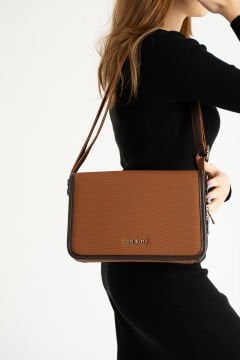 Sellini Çok Cepli Kapaklı Kadın Taba Kahve Postacı Çapraz Çanta