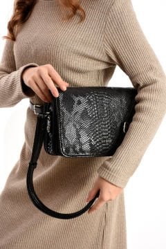 Sellini Çok Cepli Kapaklı Kadın Yılan Siyah Postacı Çapraz Çanta 027